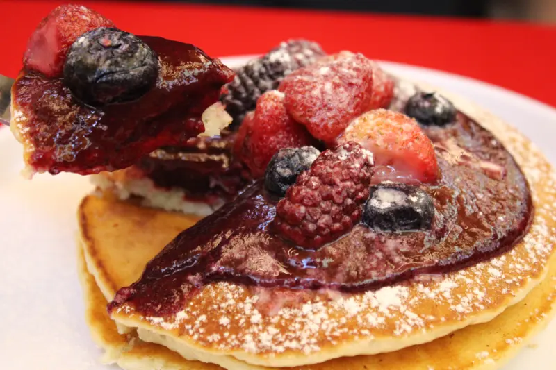 Hot cakes frutos rojos