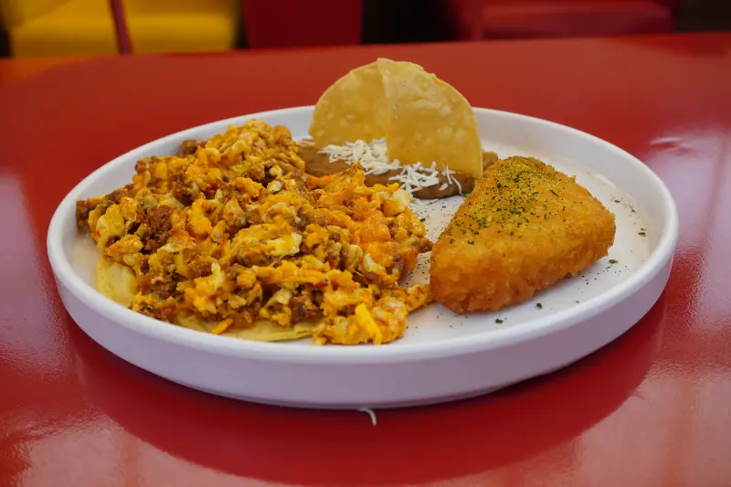 Huevos con chorizo